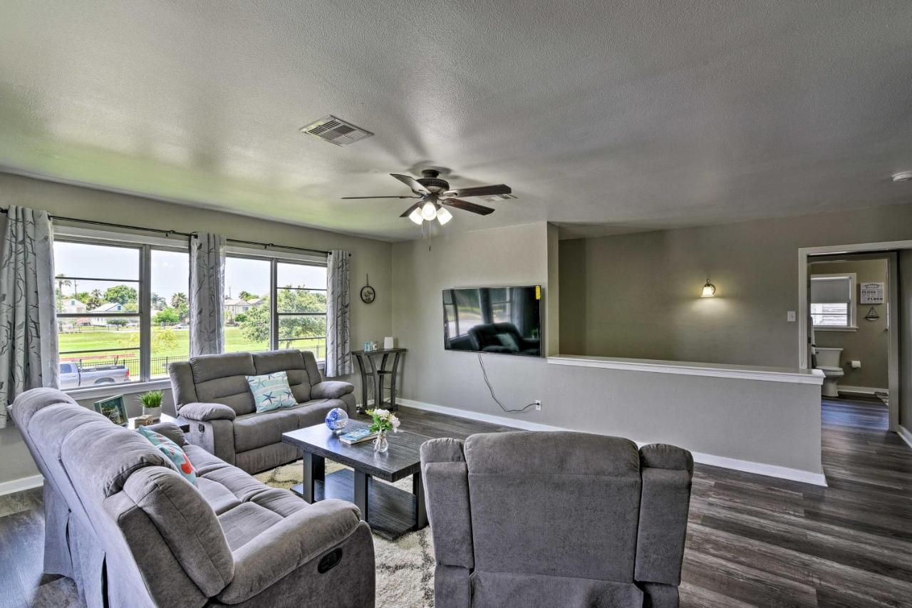 Spacious And Modern Family Duplex In Galveston! Exterior foto
